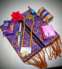 1728483879_S_4 আকর্ষণীয় শাড়ী গিফট কম্ব সেট