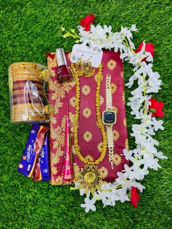 আকর্ষণীয় শাড়ী গিফট কম্ব সেট